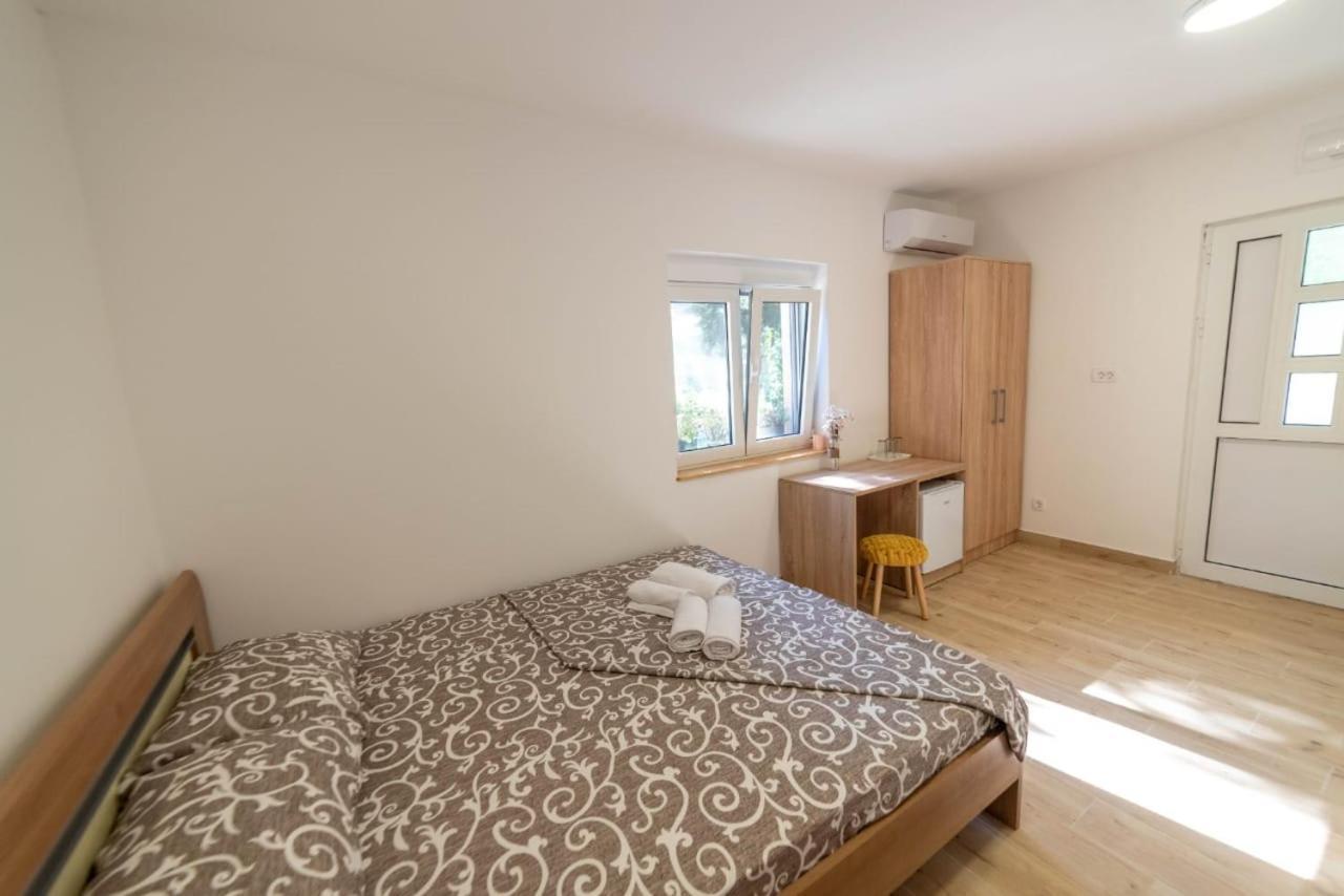 Sljivo Apartmani Херцег-Нови Экстерьер фото